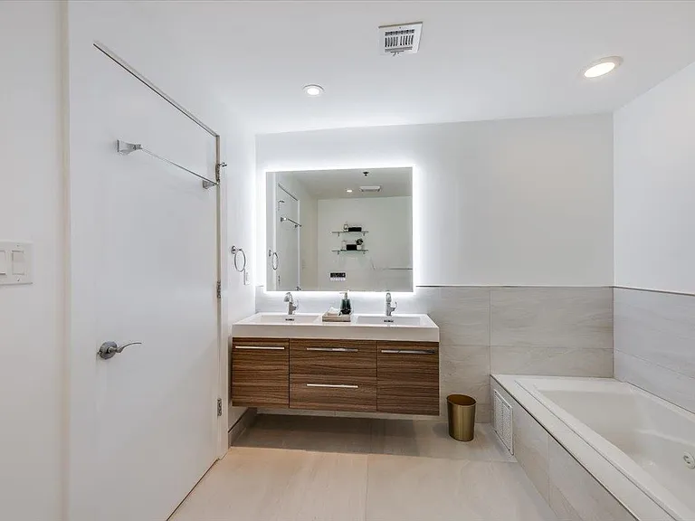 1100 Clinton St #101 — Photo 24