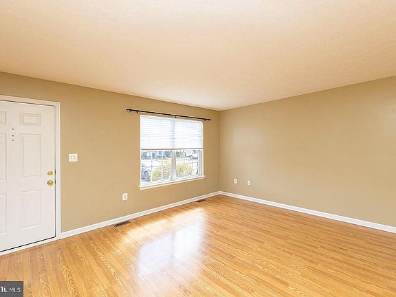5th image of 141 Equestrian Dr