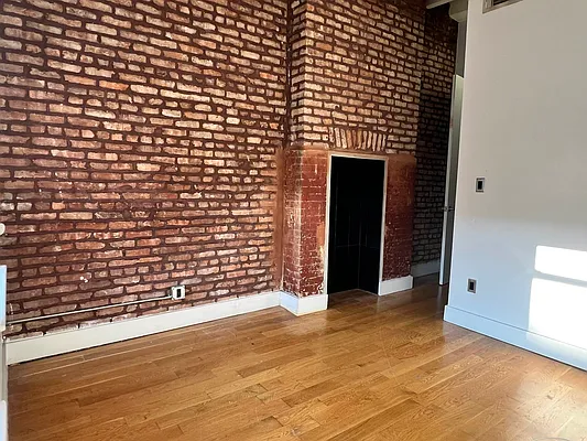 Rented by Yup Realty LLC | media 18