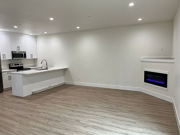 3rd image of 5874 Cedar St #103