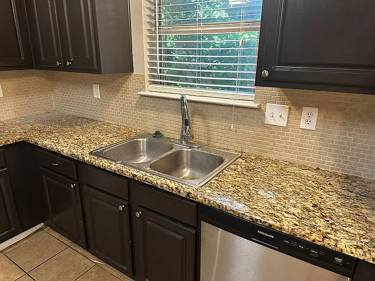 1809 Estates Dr — Photo 17