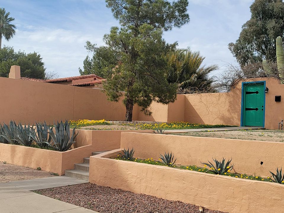 Gate to the courtyard entrance