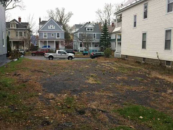 4th image of 1052 Parkwood Blvd