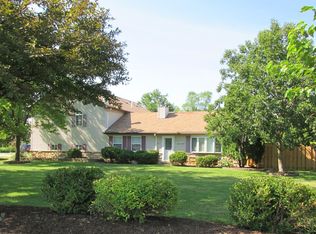 26W376 Saint Charles Rd, Carol Stream, IL 60188