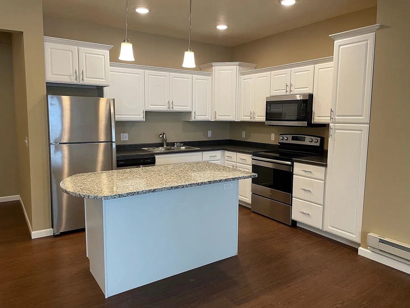 Grasslands Apartments — Photo 2