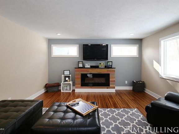 2nd image of 16991 Simmons Ave NE