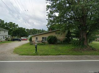 9877 Elizabeth Lake Rd, White Lake, MI