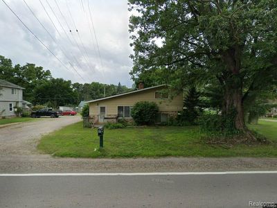 9877 Elizabeth Lake Rd, White Lake, MI, 48386