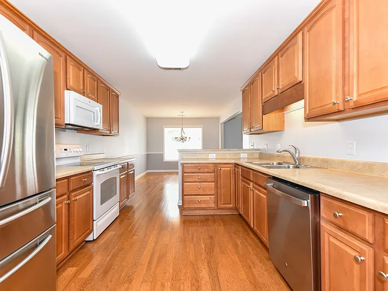 5011 Harness Ln — Photo 5