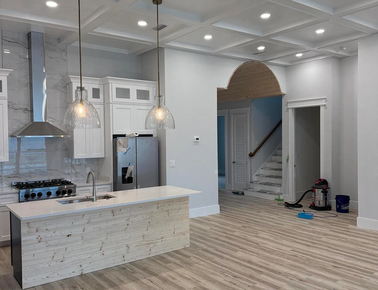 6 bed, 4.5 bath, 3250 sqft, $12,000 — Photo 2
