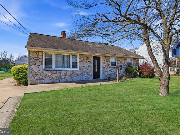 2nd image of 444 Colonial Rd