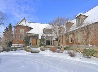 16 E Hanna Ln, Bratenahl, OH