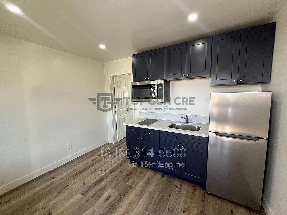147 W Calle Primera #1