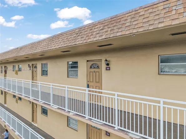 5021 W Oakland Park Blvd APT 312, Lauderdale Lakes, FL 33313