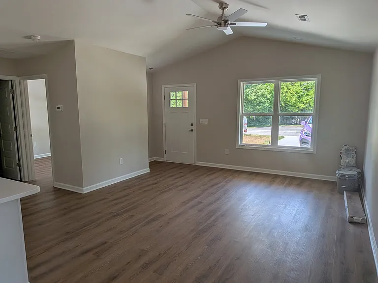 707 Trotter St — Photo 10