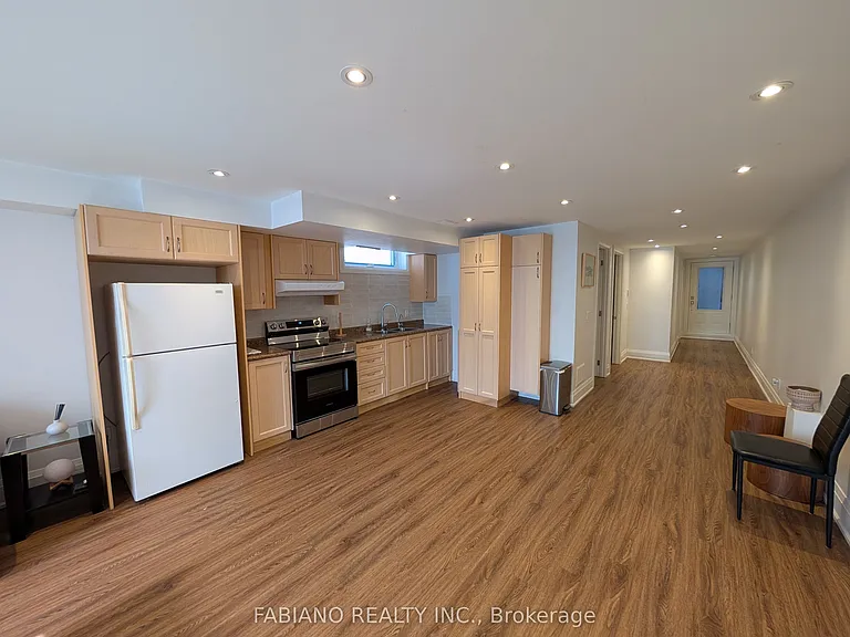 1036 Dovercourt Rd #LOWER — Photo 3
