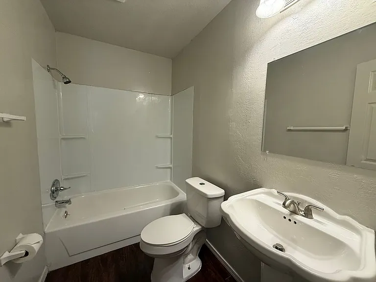 504 Highland Dr — Photo 8