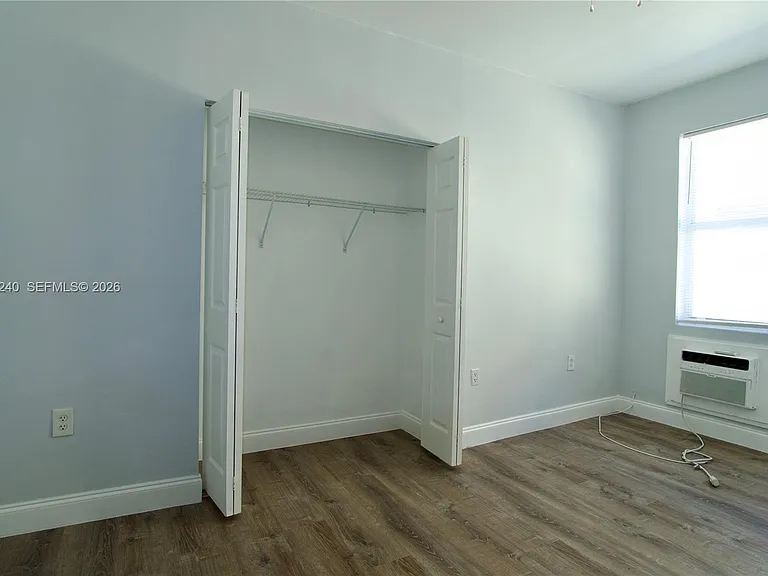 1142 SW 4th St #17 — Photo 6
