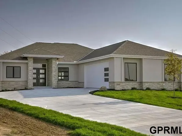 12511 Schirra Cir, Papillion, NE 68046