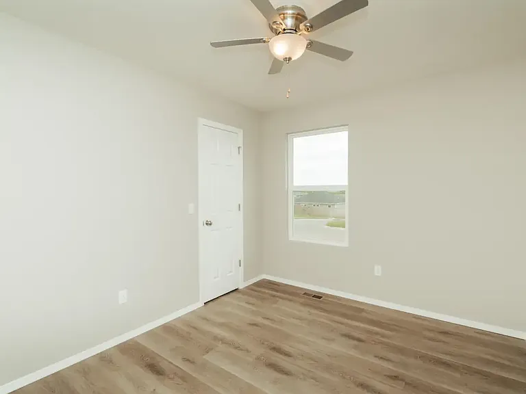 1371 E Macon St — Photo 19