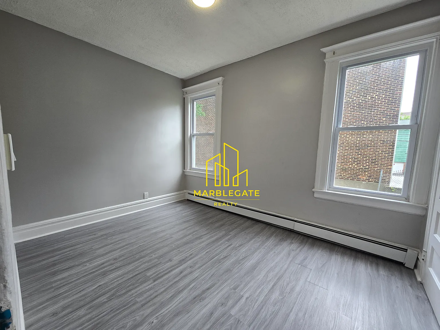 3 bed, 1050 sqft, $2,100 — Photo 2