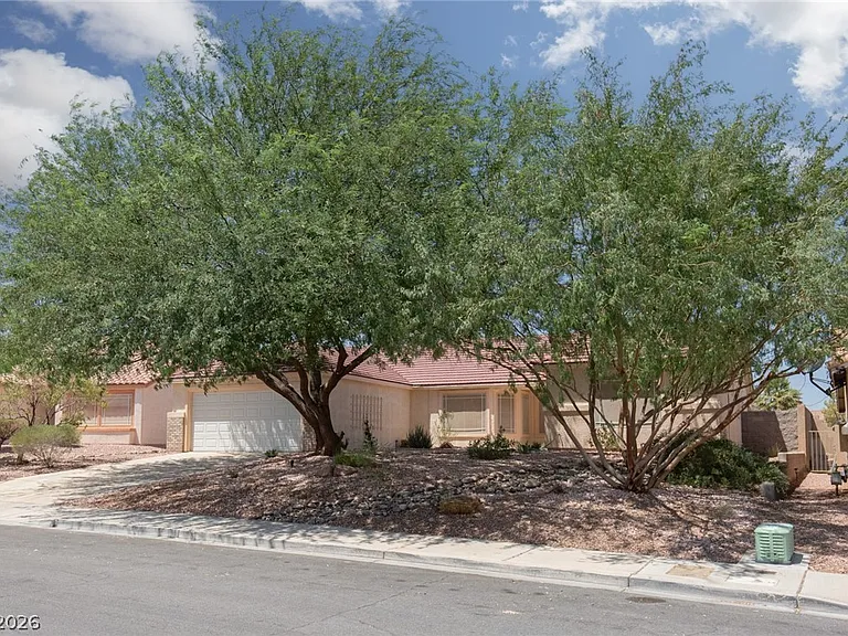 327 Perry Ellis Dr — Photo 4