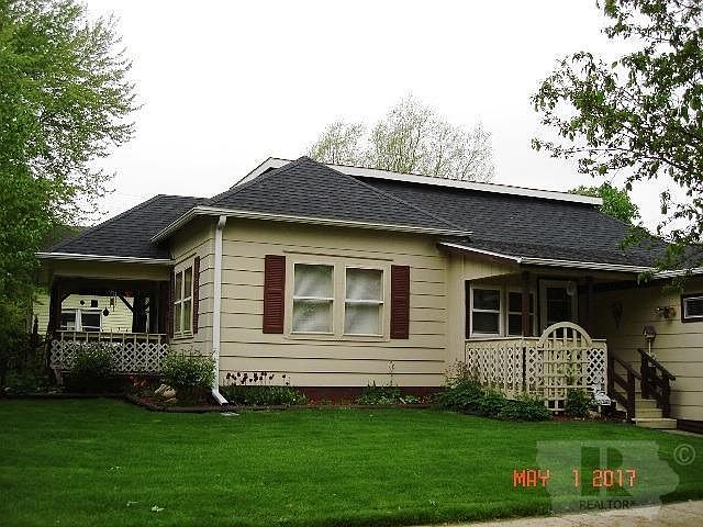 1st image of 415 3rd Ave E