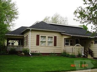 415 3rd Ave E, Oskaloosa, IA 52577