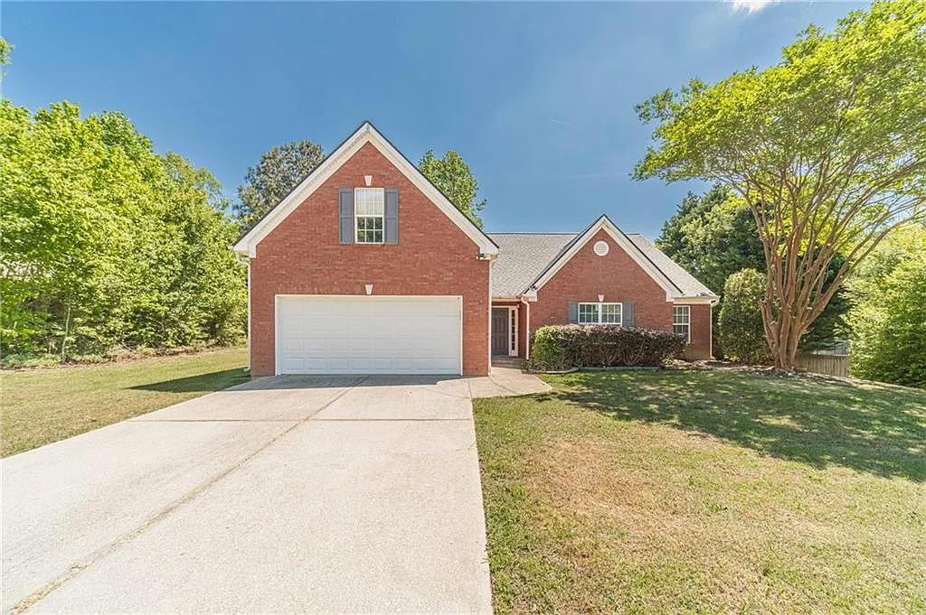 4 bed, 2.0 bath, 2081 sqft, $2,300 — Photo 1