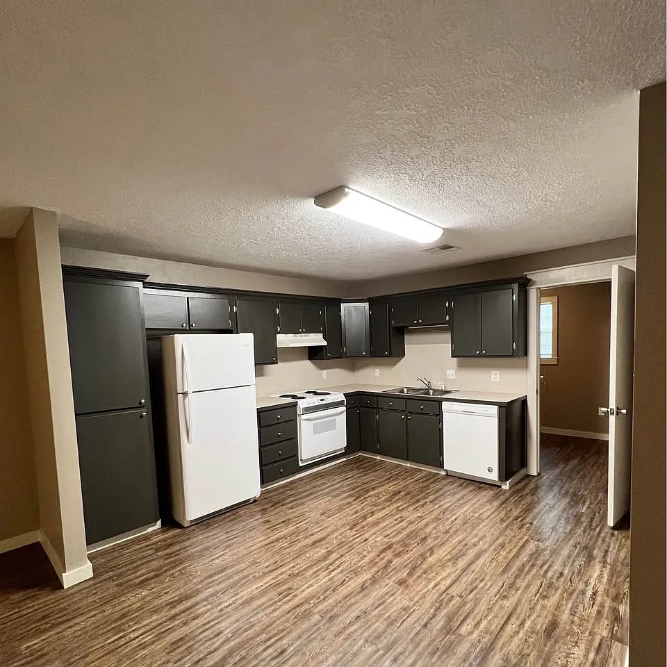 3 bed, 1680 sqft, $950 — Photo 3