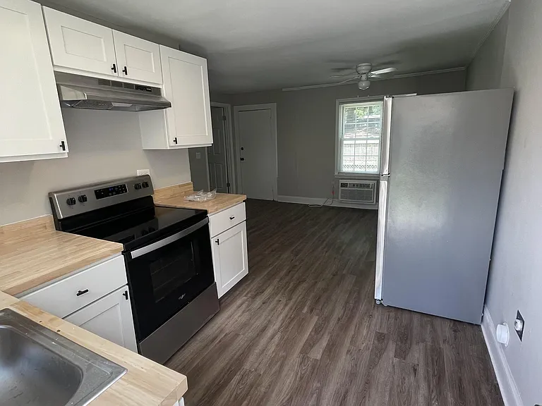 5825 Sledge St — Photo 3
