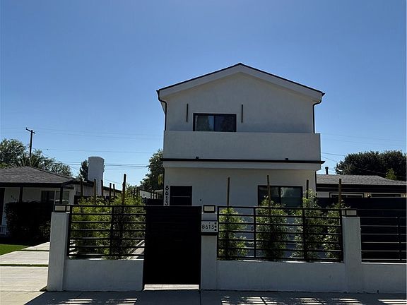 3rd image of 8613 Oakdale Ave