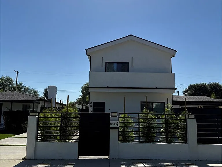 8613 Oakdale Ave — Photo 3