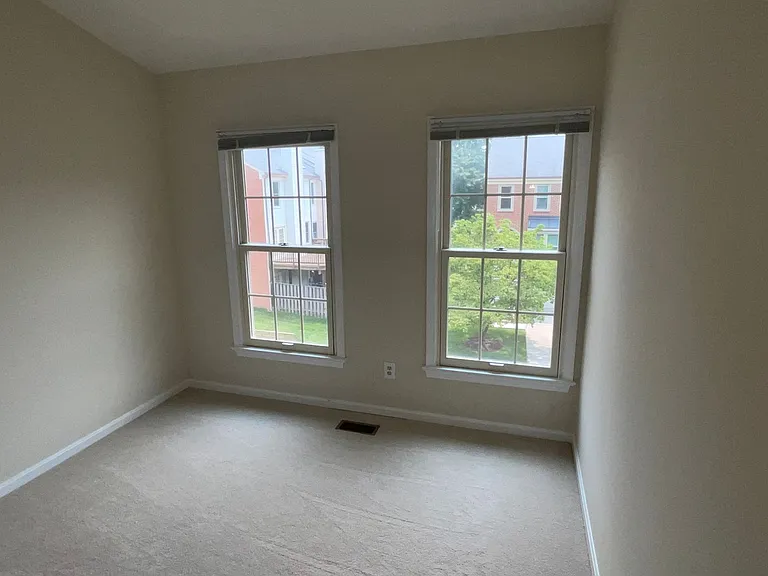 1311 Templeton Pl — Photo 17