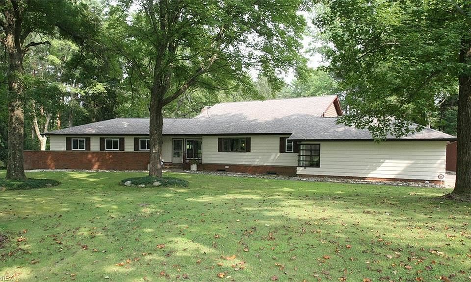 1st image of 3703 W Whitethorn Cir