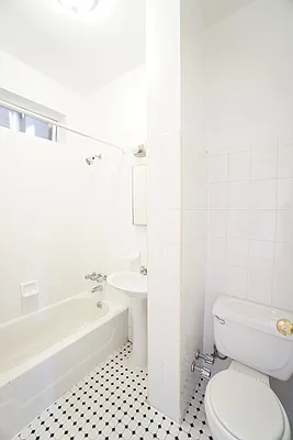 Rented by Renetta Real Estate | media 68