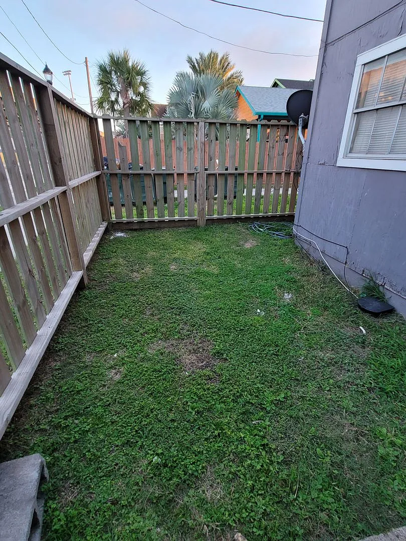 2801 ave M — Photo 1