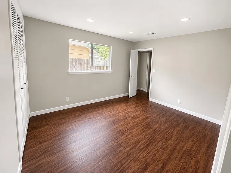 6310 Robin Frst — Photo 16