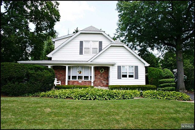 1st image of 74 Lincoln Ave