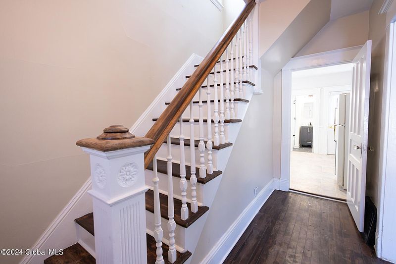 3rd image of 2338 Campbell Avenue