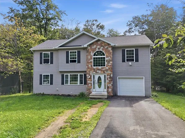 123 Chelsea Cir, Tobyhanna, PA 18466