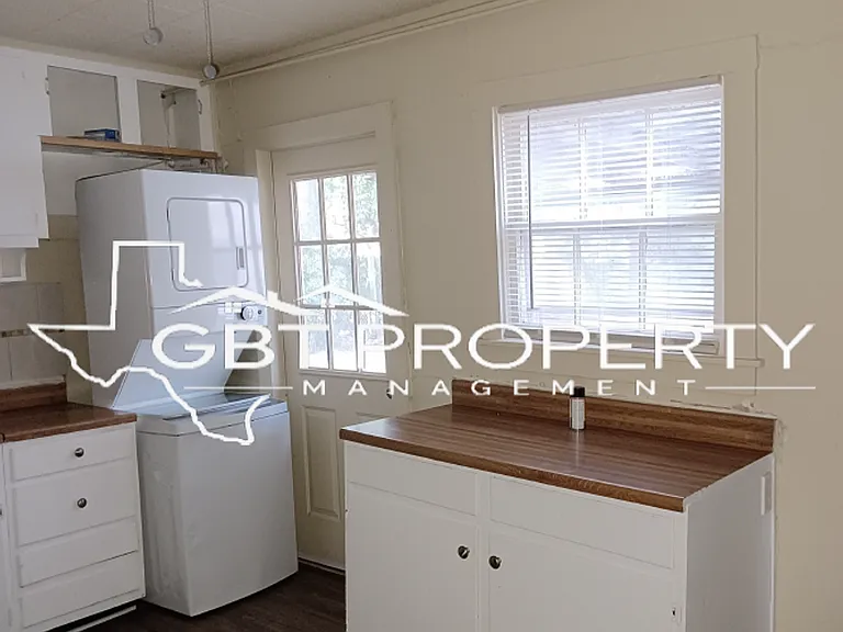 406 E Cobb St — Photo 2