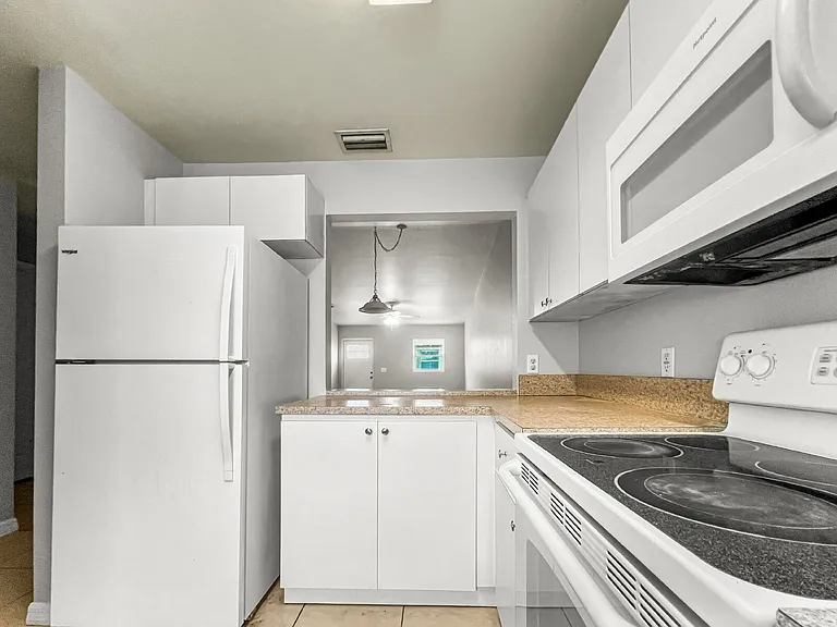 1321 SE 8th Ave #2 — Photo 4