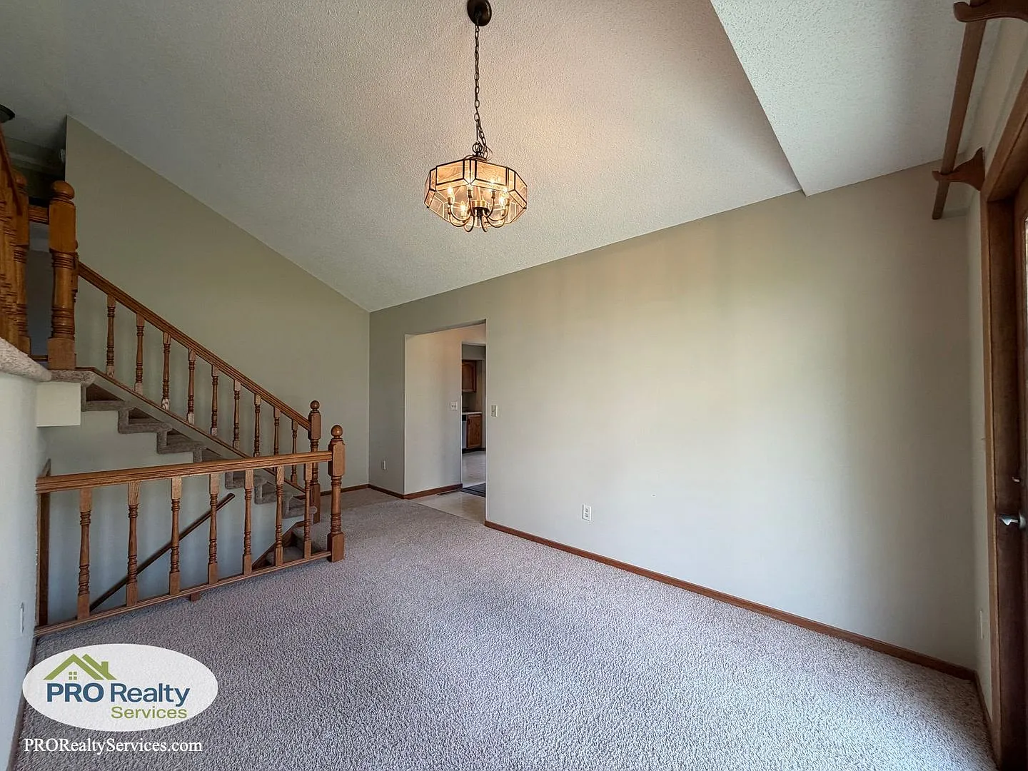 3 Bedroom Home in Shoreview — Photo 3