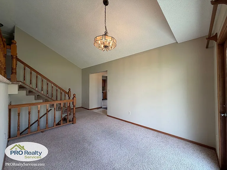 5642 Royal Oaks Dr — Photo 3