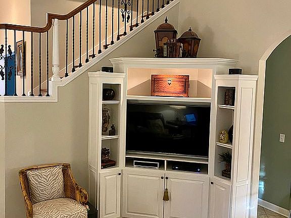 2 story Family room.
