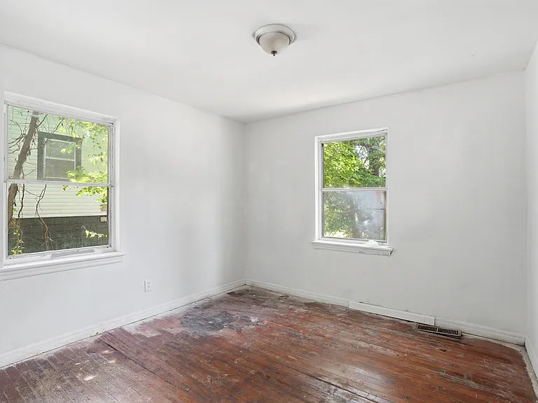 7827 Rugby Ave — Photo 22