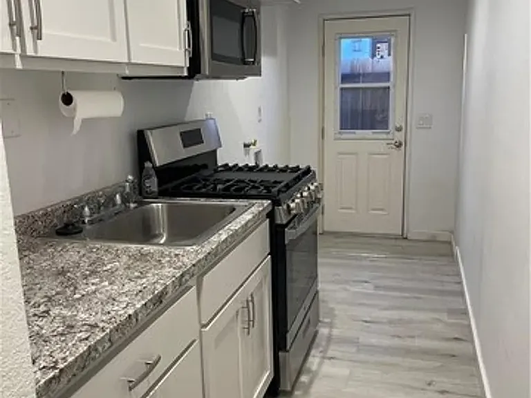 333 Greentree Rd #B — Photo 1