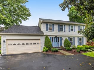 1033 Riva Ridge Dr, Great Falls, VA 22066