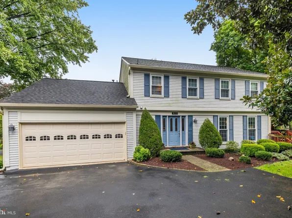 1033 Riva Ridge Dr, Great Falls, VA 22066